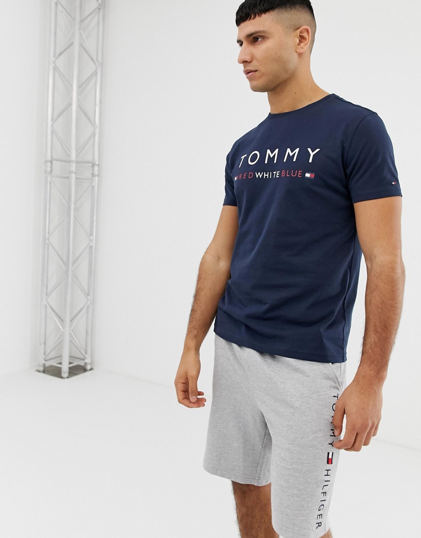 Tommy Hilfiger – Mörkblå mys-t-shirt med rund halsringning och logotyptryck på bröstet-Marinblå