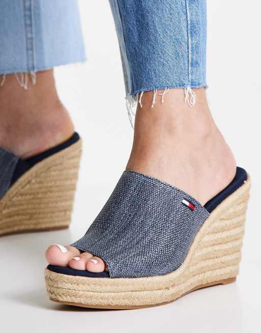 Tommy Hilfiger Mules talon compens naturel Bleu marine ASOS