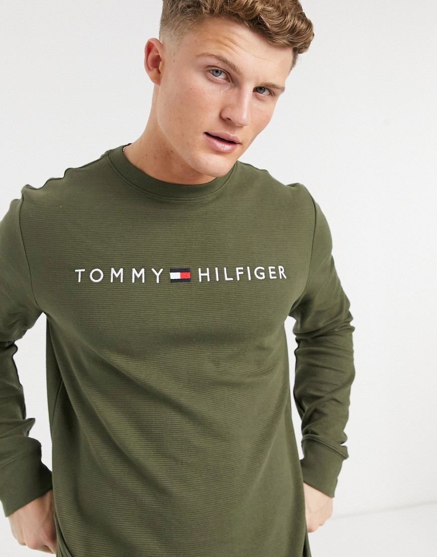 Tommy Hilfiger – Mysig olivfärgad sweatshirt med logga på bröstet-Grön