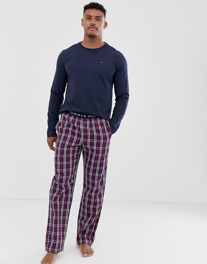 Tommy Hilfiger – Mysset med mörkblå, långärmad t-shirt och rutiga pyjamasbyxor-Marinblå