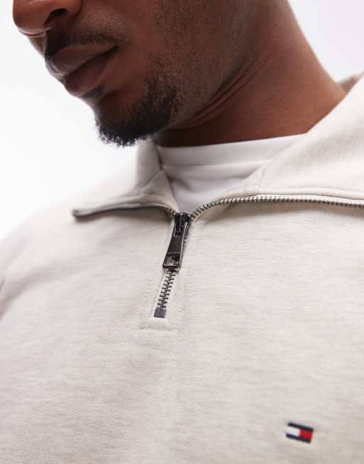 Tommy Hilfiger – Naturvit sweatshirt med kort dragkedja vid halsen, 2 av 4