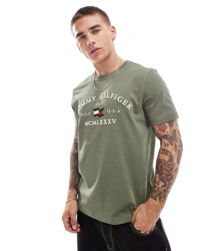 Tommy Hilfiger - nautical arch logo t-shirt in khaki green