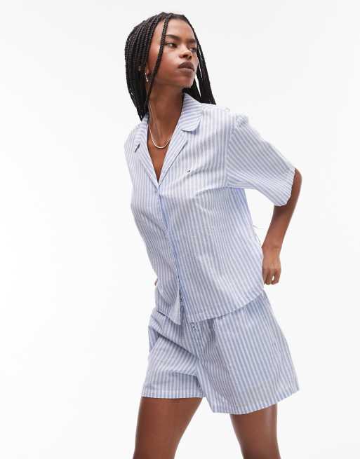 Tommy Hilfiger – Niebieska piżama w paski z domieszką lnu: koszula z krótkimi rękawami i szorty
