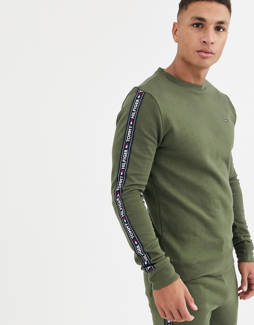 Tommy Hilfiger - Olivengrøn lounge sweatshirt med logo-sidestribe