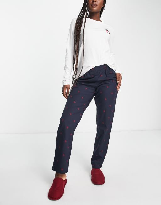 Tommy Hilfiger Original long sleeve pyjama set and slippers giftbox set in white and navy, 4 of 4