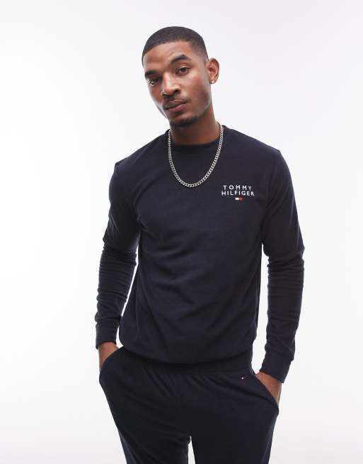 Tommy Hilfiger – Original – Lounge-Geschenkset mit Sweatshirt und Jogginghose in Marineblau, 2 von 4