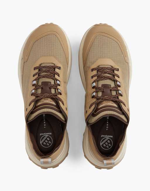 Tommy Hilfiger Outdoor waterproof non-slip trainers in southern tan, 3 of 7