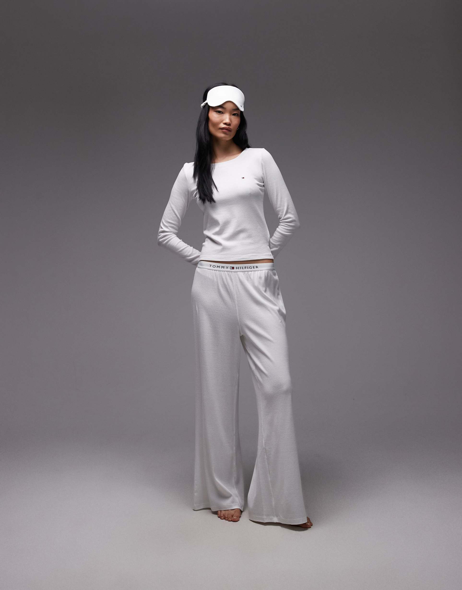 tommy hilfiger pajama top and bottoms gift set with eye mask in white