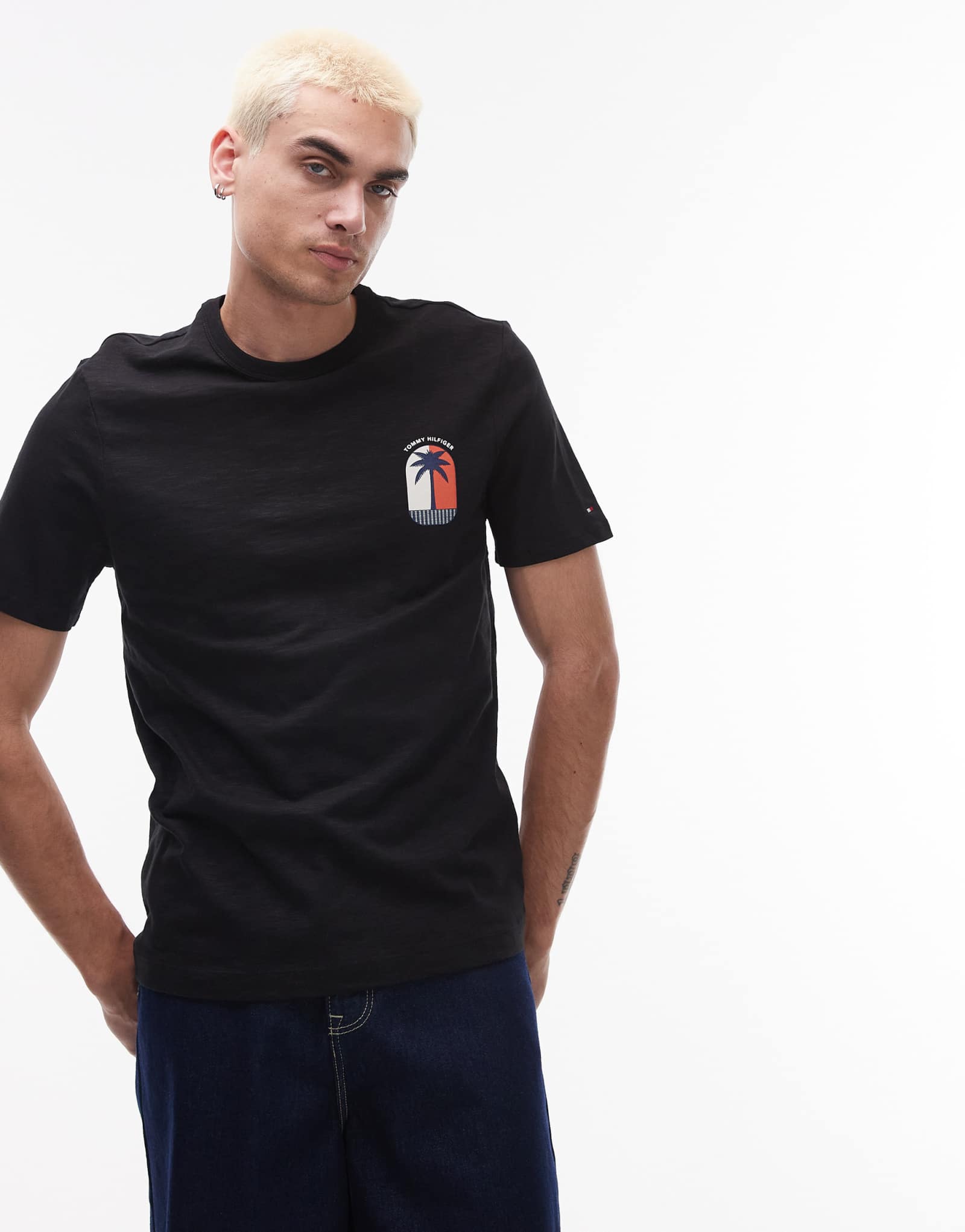 Черная футболка Tommy Hilfiger с изображением пальмы