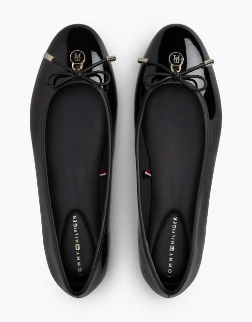 Tommy Hilfiger Patent leather padlock charm ballerinas in black, 3 of 7