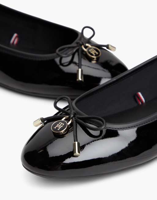 Tommy Hilfiger Patent leather padlock charm ballerinas in black, 6 of 7