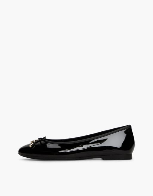 Tommy Hilfiger Patent leather padlock charm ballerinas in black, 7 of 7