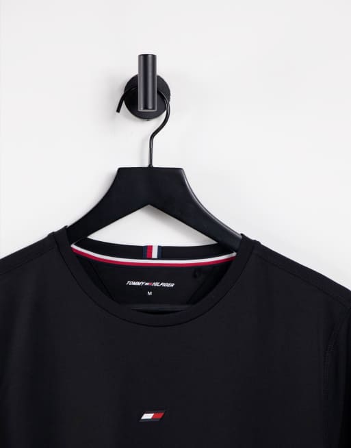 Black tommy hilfiger outlet t shirt