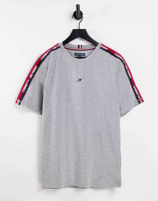 Tommy hilfiger 2025 taped t shirt