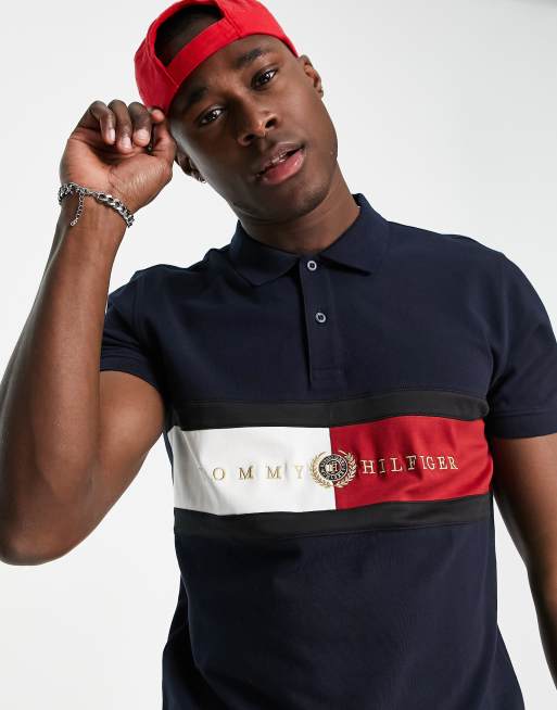 Tommy Hilfiger – Pikee-Polohemd in Marineblau mit normalem Schnitt, Markenlogo und Flaggen-Einsatz