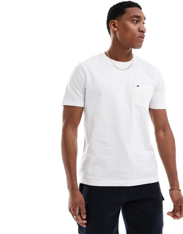 Tommy Hilfiger - pocket t-shirt in white