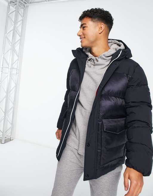 Tommy Hilfiger Pufferjacke in Marineblau mit Kapuze aus Tech Material ASOS