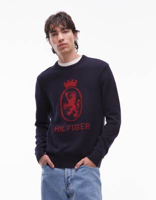 Tommy Hilfiger - Pull à écusson - Bleu marine et rouge