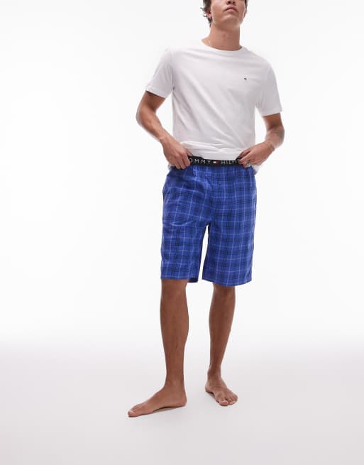 Tommy Hilfiger – Pyjama-Set in Bunt/Weiß, aus T-Shirt und gemusterten Shorts