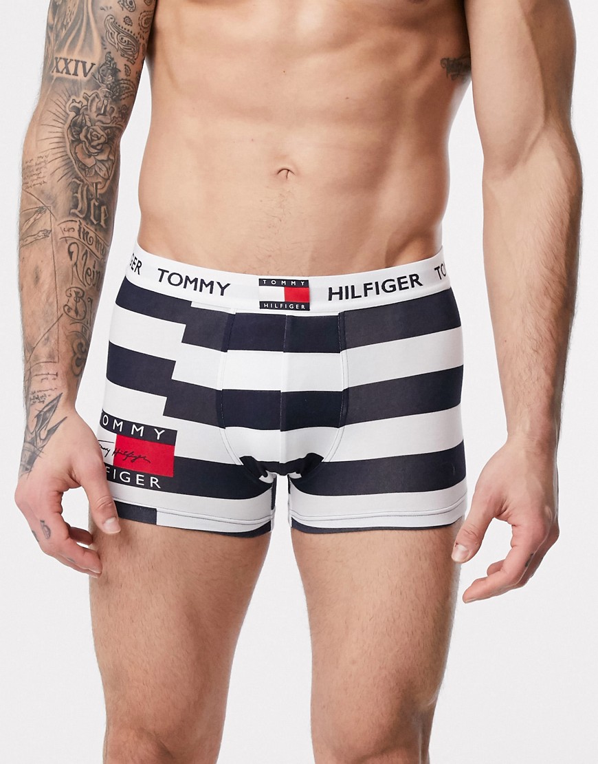 Tommy Hilfiger – Randiga flerfärgade trunks med flagga på midjeresåren