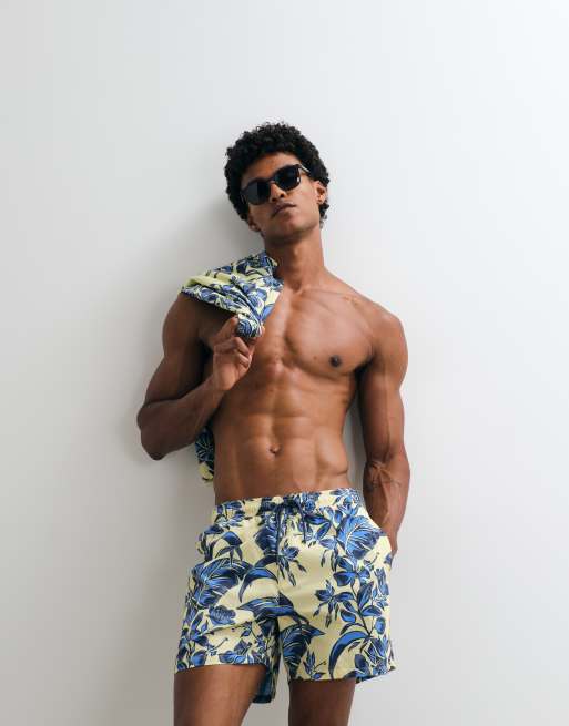 Tommy Hilfiger – Resort – Tropiskt blommiga badshorts med dragsko
