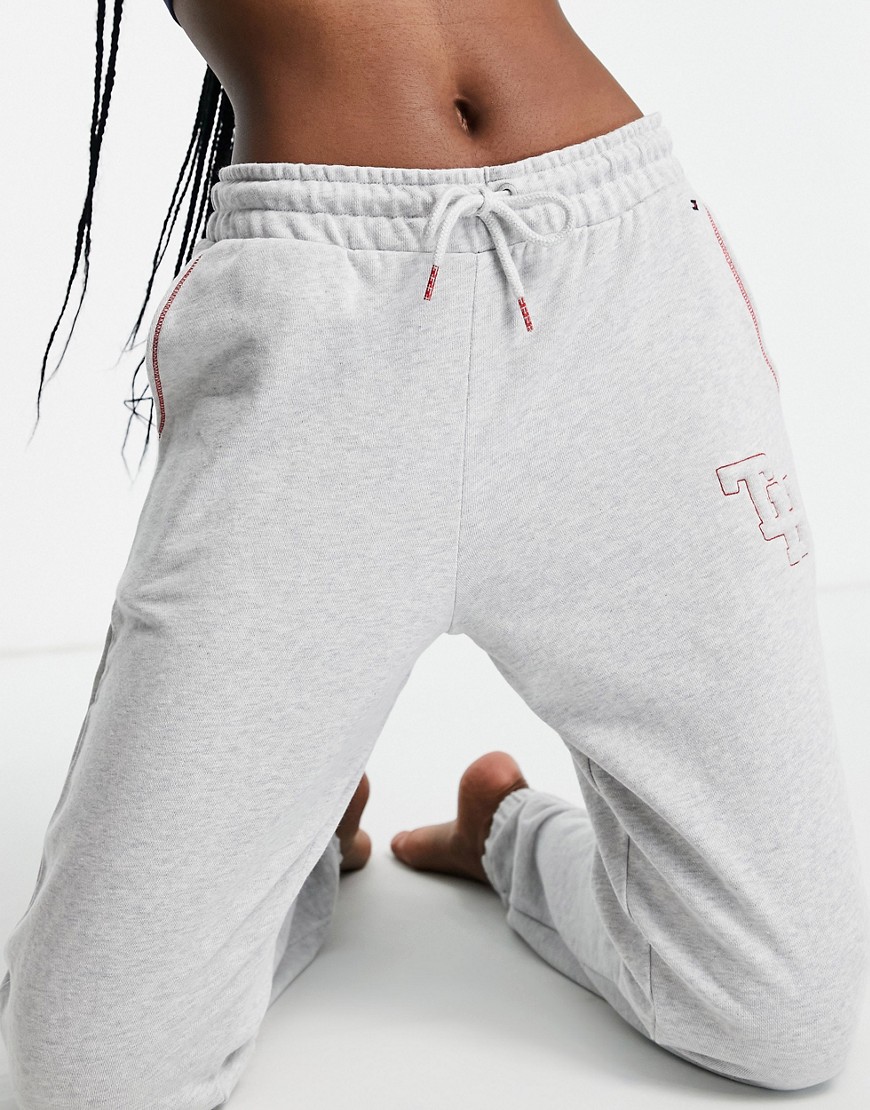 Tommy Hilfiger retro classic sweatpants in gray-Grey