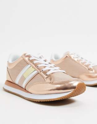 Tommy Hilfiger retro sneakers in beige 