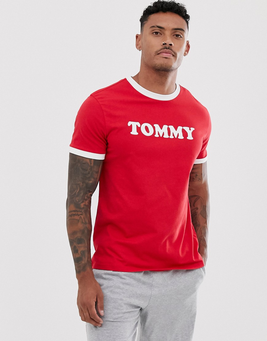 Tommy Hilfiger – Röd, mysig t-shirt med logga