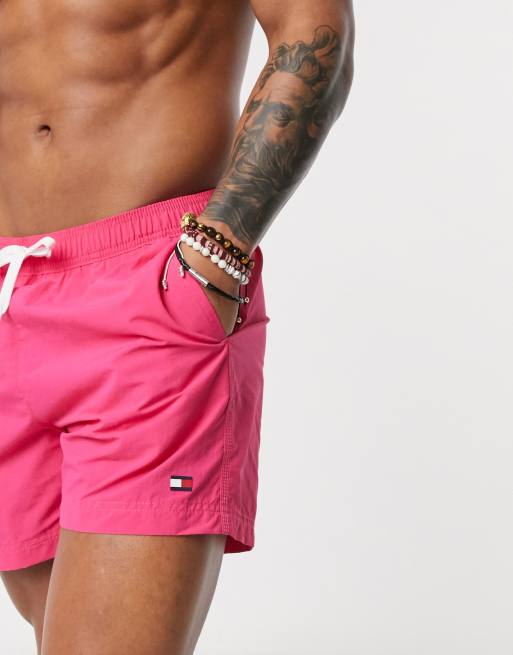 Tommy Hilfiger – Rosa medellånga badshorts med liten logga, 3 av 4