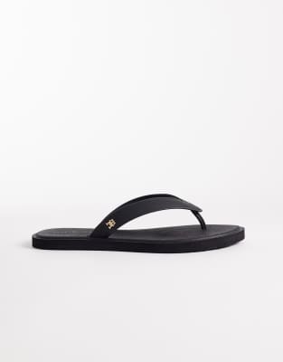 Tommy Hilfiger - Scandi - Zehenstegsandalen in Schwarz