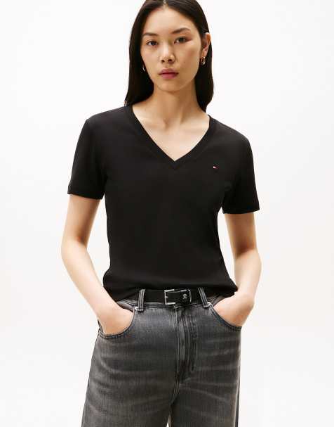 Tommy Hilfiger – Schmal geschnittenes T-Shirt in Schwarz mit V-Ausschnitt und Rippenstruktur - view 1