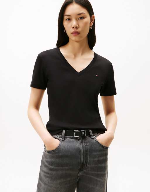 Tommy Hilfiger – Schmal geschnittenes T-Shirt in Schwarz mit V-Ausschnitt und Rippenstruktur