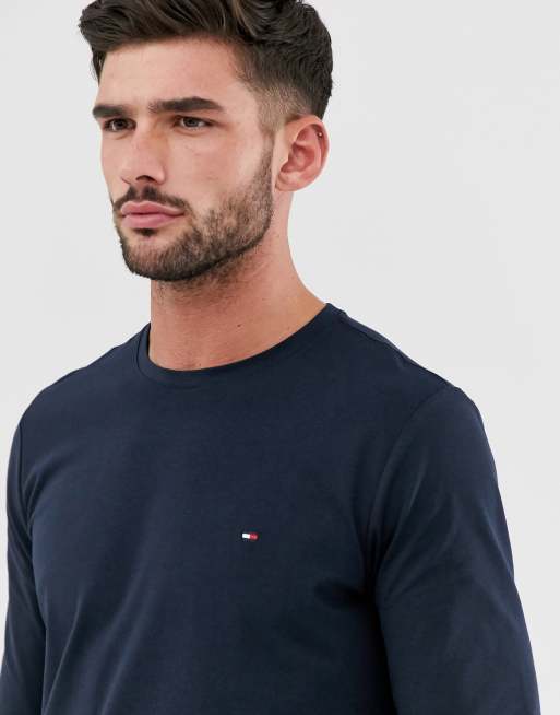 Tommy Hilfiger – Schmales, klassisches, langärmliges Shirt mit Logo in Marine, 3 von 4