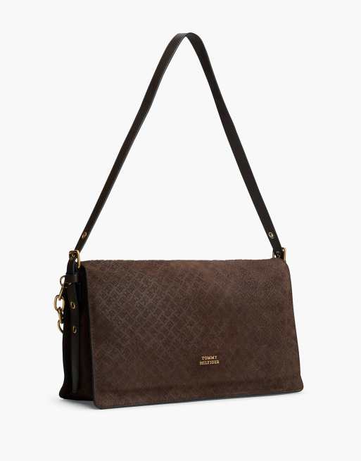 Tommy Hilfiger Schultertasche aus Wildleder mit Monogramm-Kette in Braun, 3 von 5