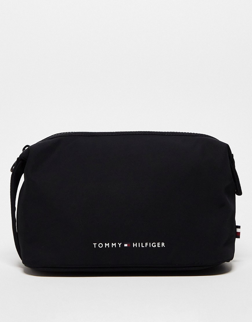 Tommy Hilfiger Skyline Toiletry Bag In Black