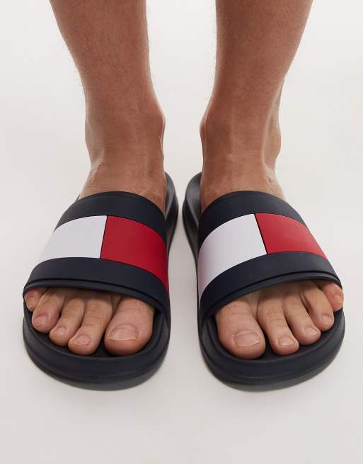 Tommy Hilfiger - Sliders da piscina blu navy con stampa bandiera, 2 di 4