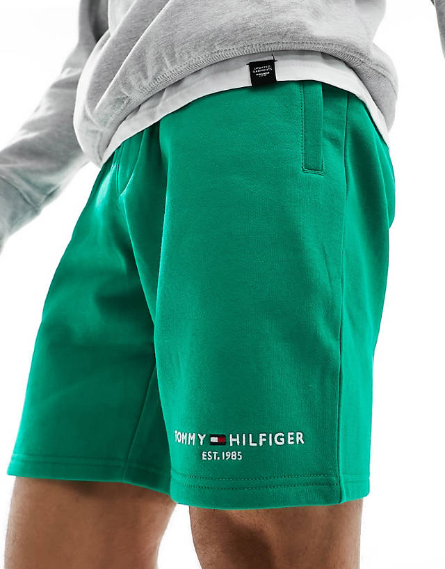 Tommy Hilfiger - small logo sweatshorts in green