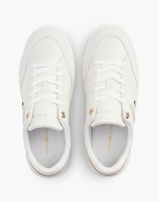 Tommy Hilfiger Sneaker aus genarbtem Leder mit Cupsohle in Ecru, 3 von 7
