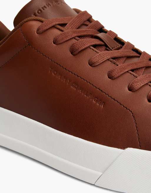 Tommy Hilfiger – Sneaker aus Leder in Hellbraun mit Logoprägung, 6 von 7
