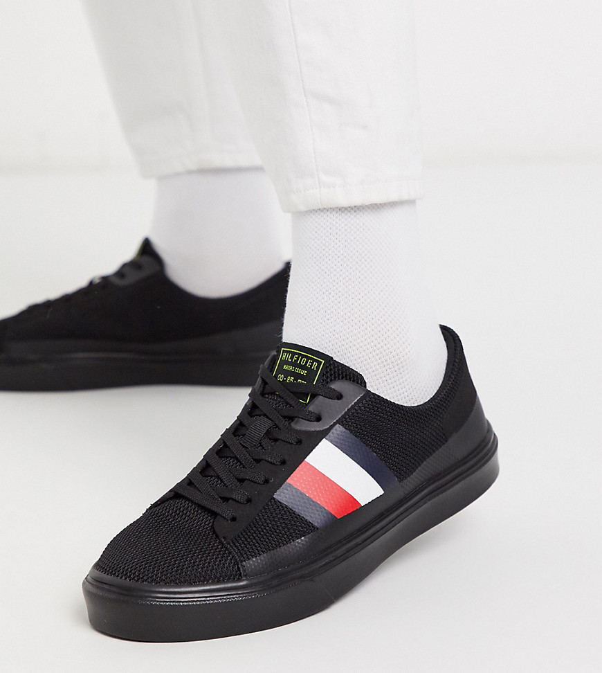 Tommy Hilfiger - Sneakers leggere in maglia nero triplo con righe - In esclusiva per ASOS
