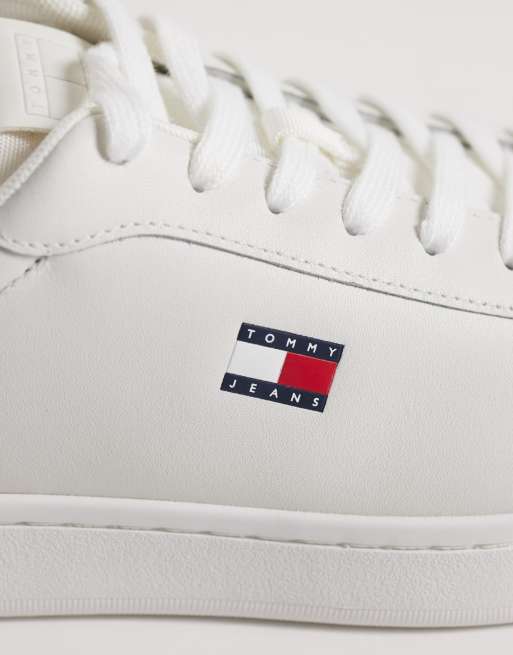 Tommy Hilfiger - Sneakers stile tennis in pelle bianche e blu navy, 3 di 5