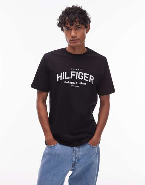 Tommy Hilfiger - Sort T-shirt med buet college-logo - view 1