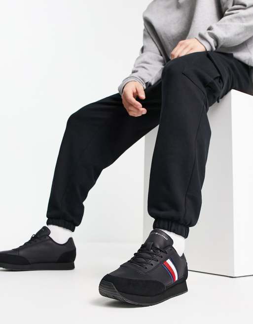Tommy Hilfiger - Sorte løbesneakers med flagstribe på siden