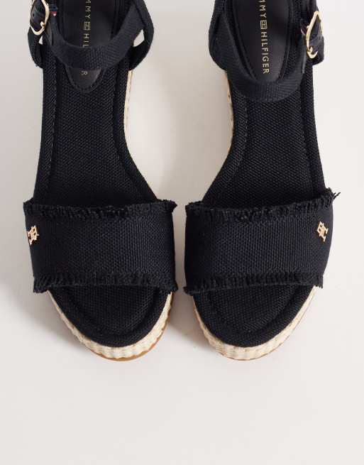 Tommy Hilfiger - Sorte og beige espadrille-sandaler med mellemhøj kilehæl, 2 af 4
