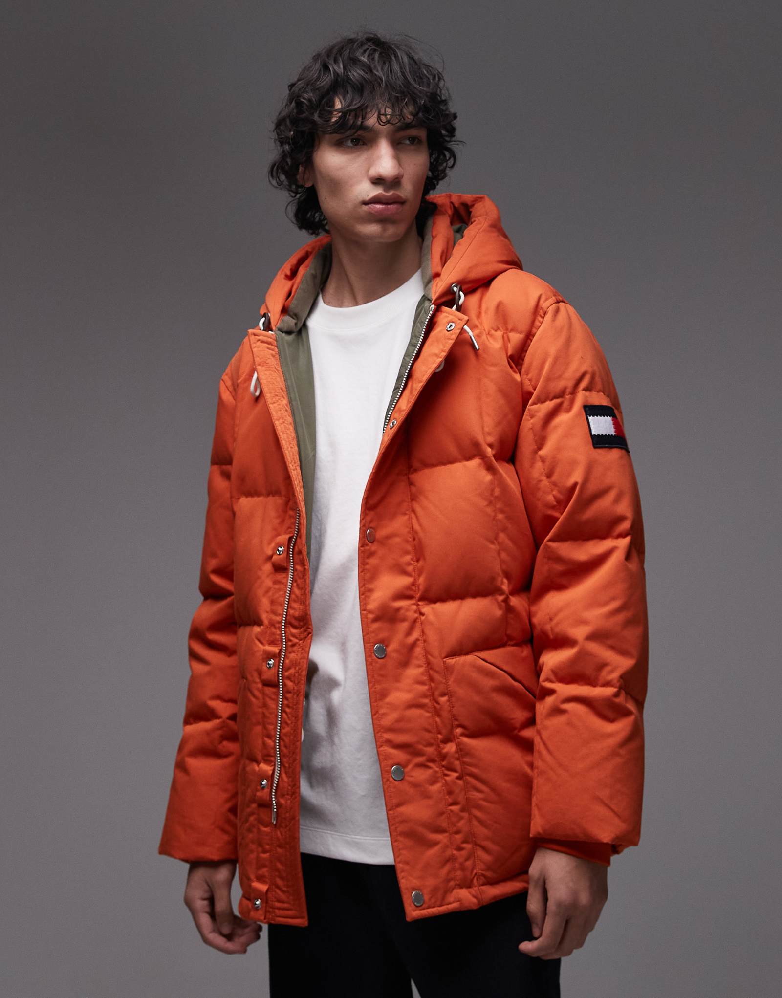 Пуховая парка Tommy Hilfiger с квадратной оборкой ярко-оранжевого цвета