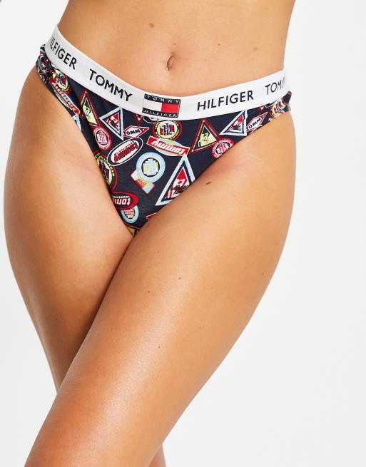Tommy Hilfiger - String avec taille à logo et imprimé badges historiques