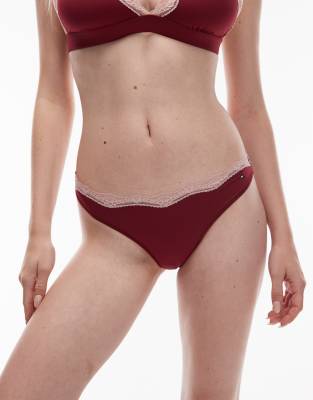String bordé de dentelle - Rouge intense XXL