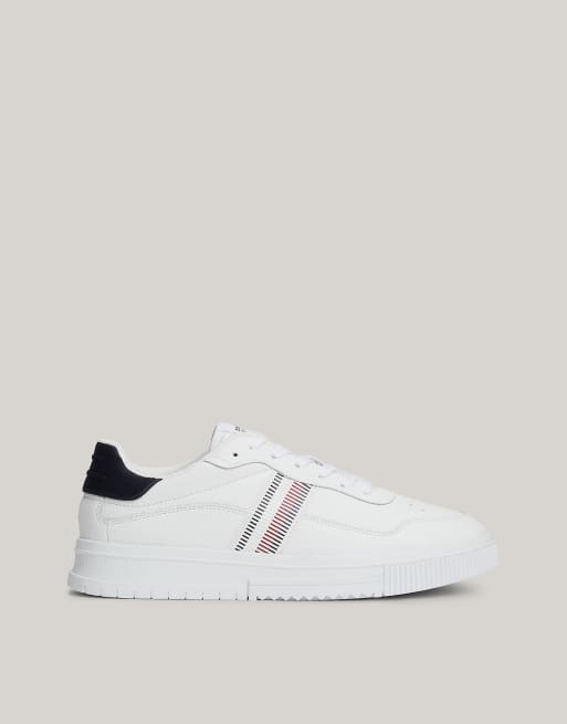 Tommy Hilfiger Strukturierte Leder Sneaker in WeiB mit markentypischem Zierband