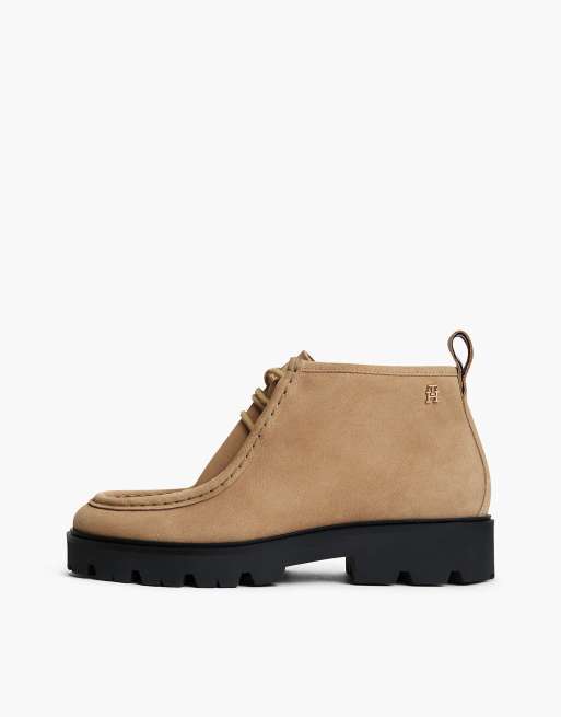 Tommy Hilfiger Suede lace-up cleat chukka boots in safari canvas, 7 of 7