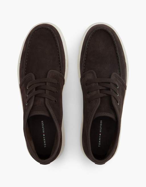 Tommy Hilfiger Suede mid-top chukka court trainers in chocolate, 3 of 7